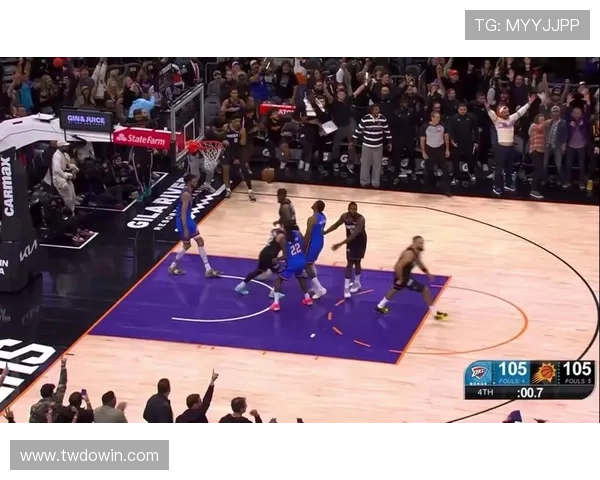 布克与中文布克合影互动投篮视频引发球迷热议 布克与中文布克合影互动投篮视频引发球迷热议